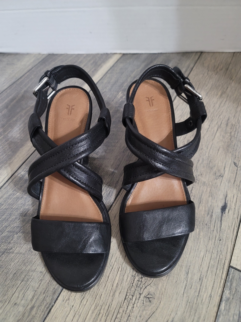 Frye Dani Black Italian Leather Crisscross Sandals Buckled Ankle Straps Sz8.5